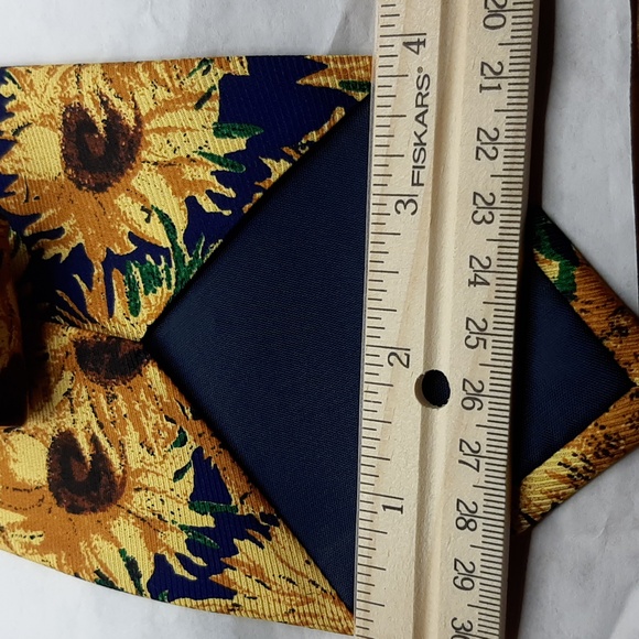 Sunflower Patterned Tie - Picture 3 of 3